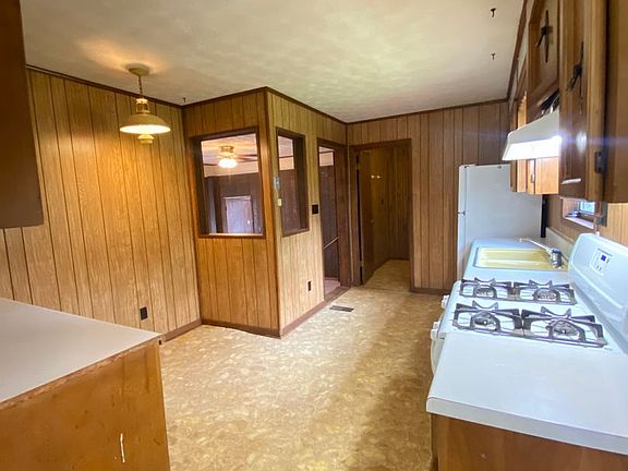 3rd image of 305 Wilson Dr SW