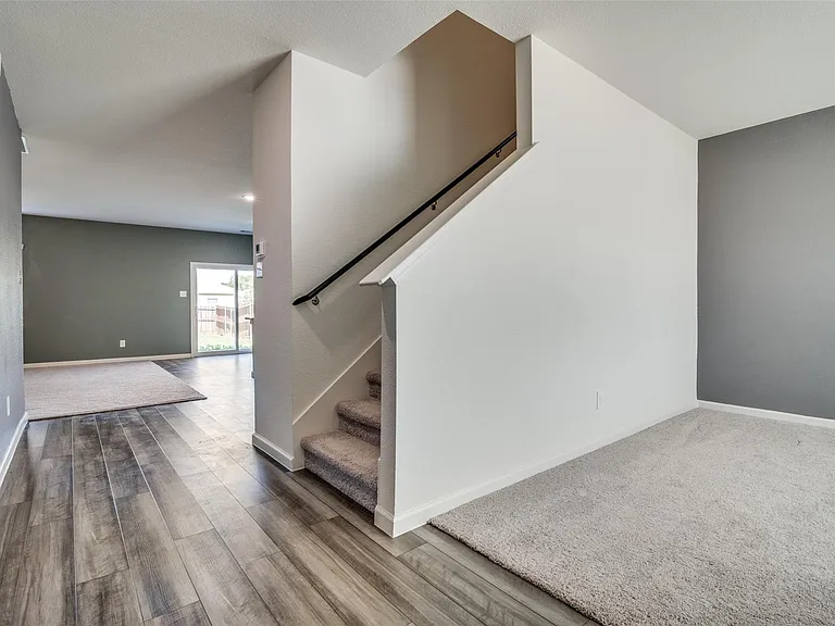 731 Yorkshire Dr — Photo 30