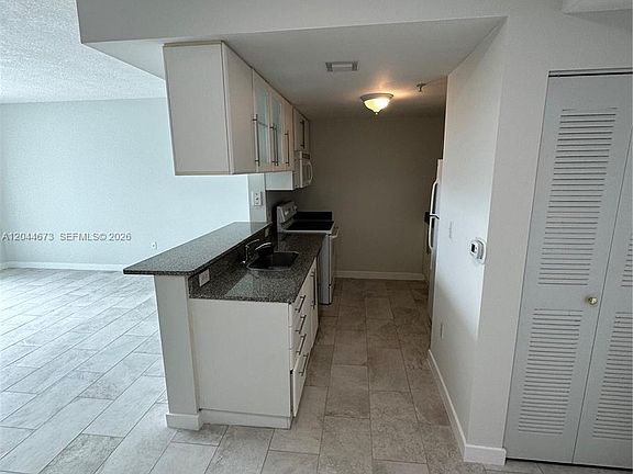 5th image of 275 NE 18th St APT 1406