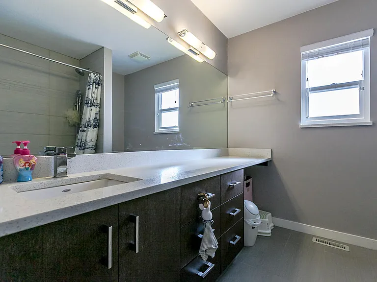 4978 Clinton St — Photo 2