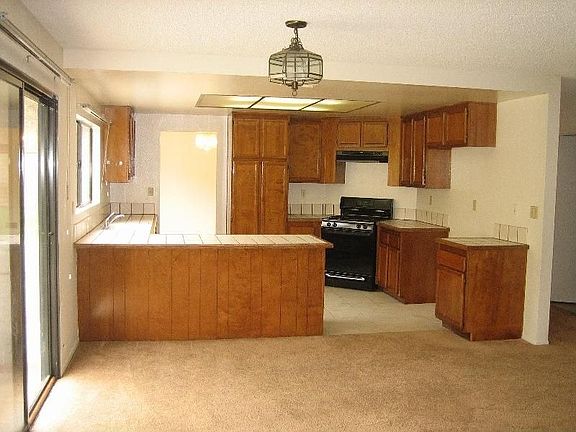 Large Bright Kitchen