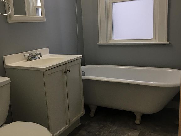 5th image of 2068 Chesterland Ave