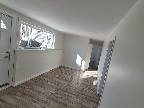 2nd image of 32 Beaver Cres