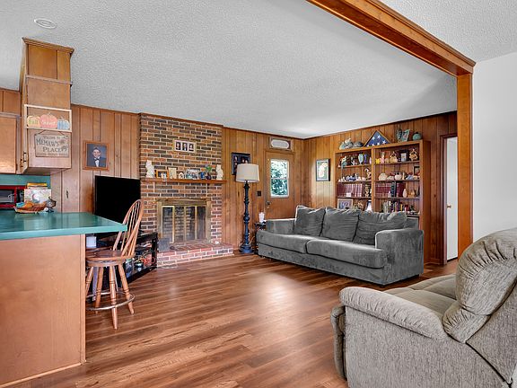 4th image of 904 Mead Dr