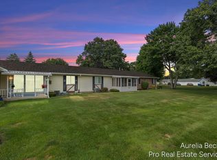 5812 Leisure South Dr SE, Kentwood, MI 49548