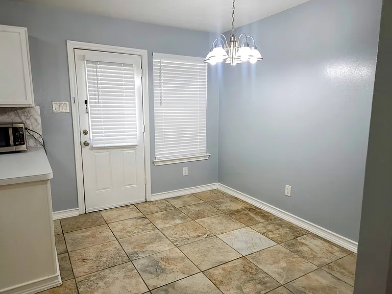 1013 Ruthven St — Photo 13