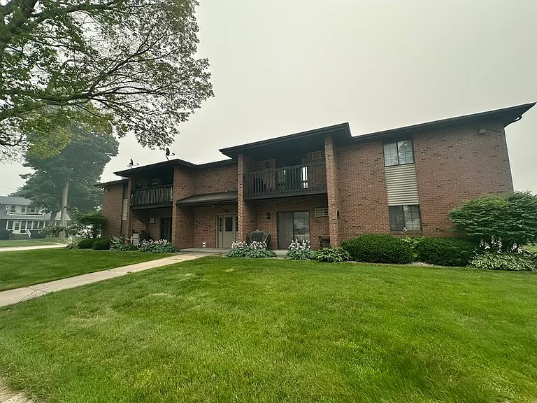 230 Robbins St #5 — Photo 3