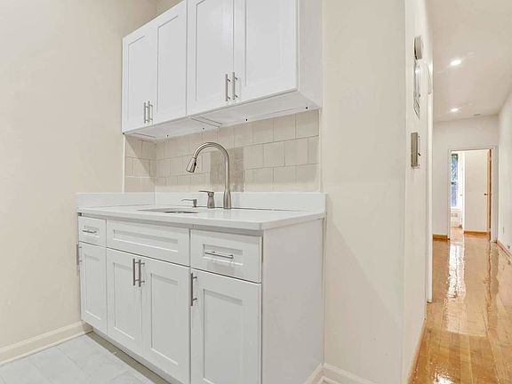 3rd image of 26 W 131st St #3A