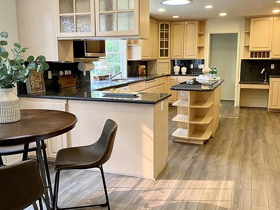 4th image of 1006 Ginger Ln
