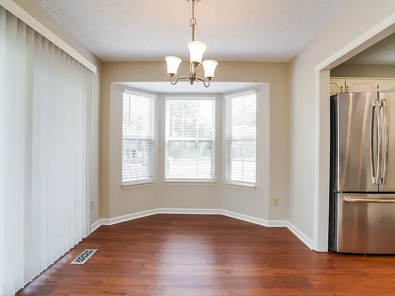 1019 Cedar Creek Village Rd — Photo 5