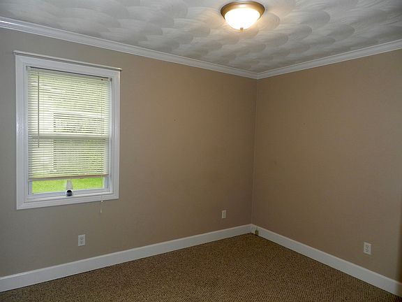 4th image of 831 Fern Dr