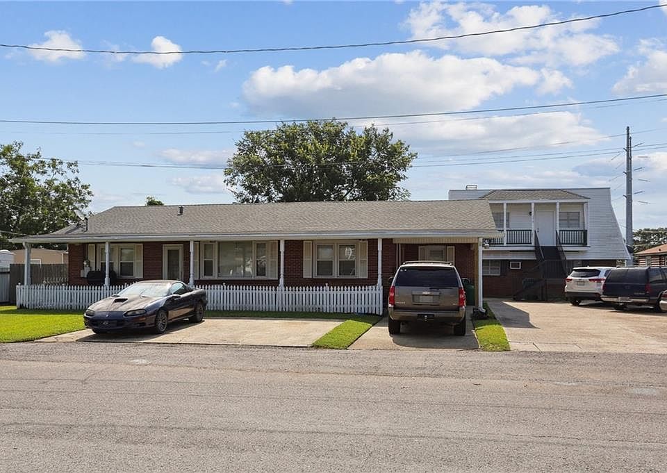 1st image of 1129-1133 West Dr