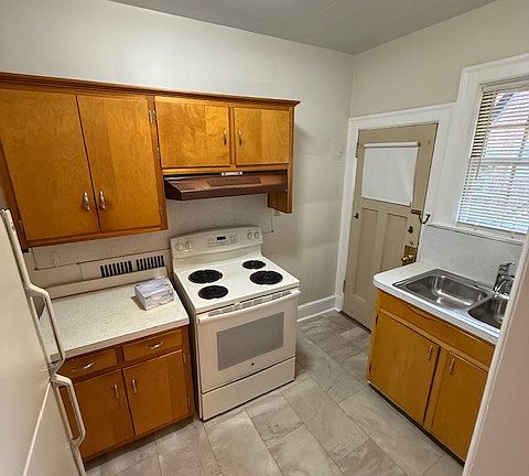 2nd image of 109 Westmoreland Ct #6
