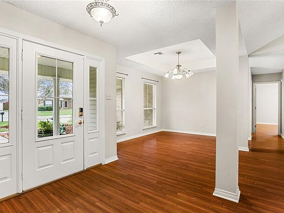 3rd image of 131 Montpelier Dr