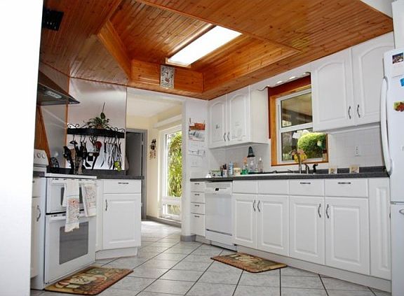 3rd image of 6860 Circlecreek Dr