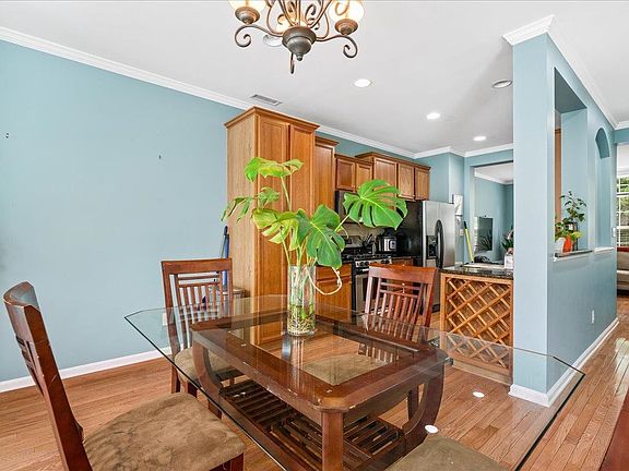 5th image of 6825 Middleboro Dr