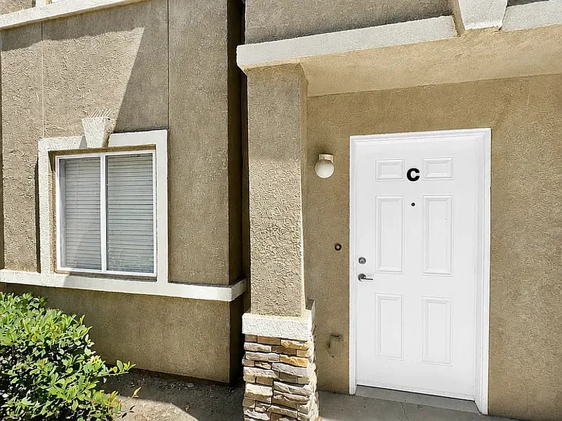 2 bed, 1.0 bath, $1,390 — Photo 2
