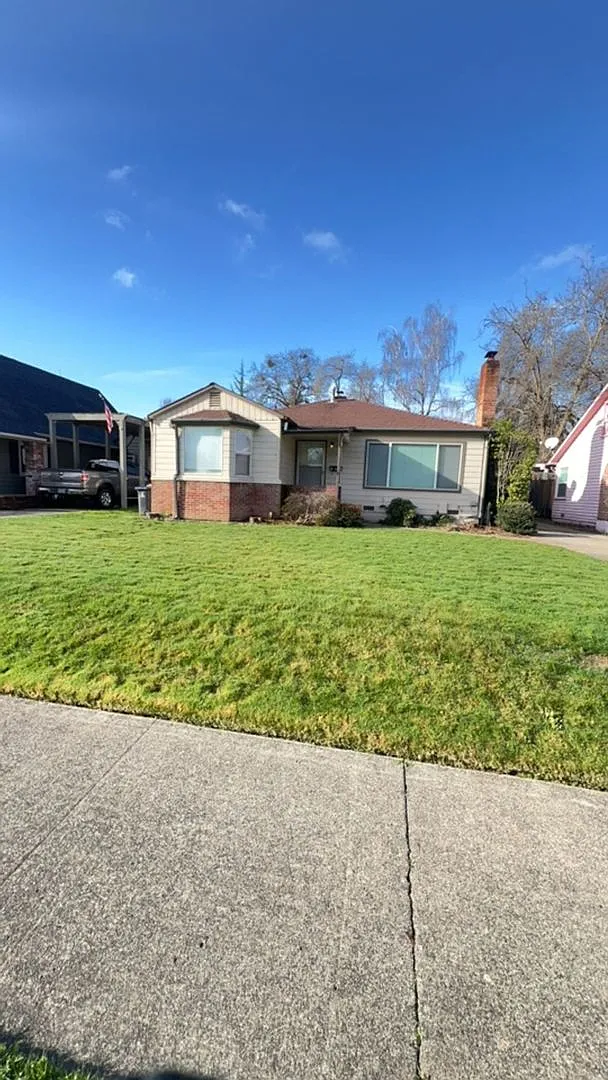 2bd/1bath - Carport, Garage, Landscaped Yard & Washer/Dryer Hookup — Photo 1