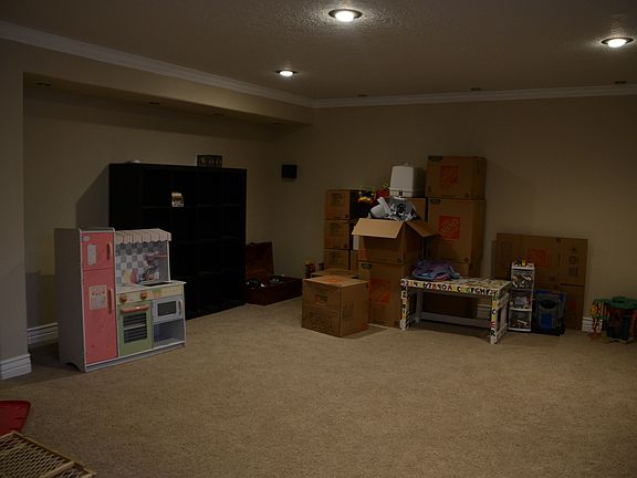 4th image of 1512 N June St #74