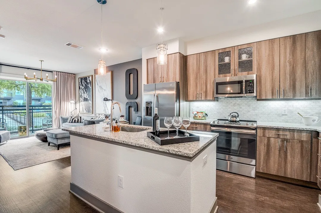 LTD West Commerce — Photo 2