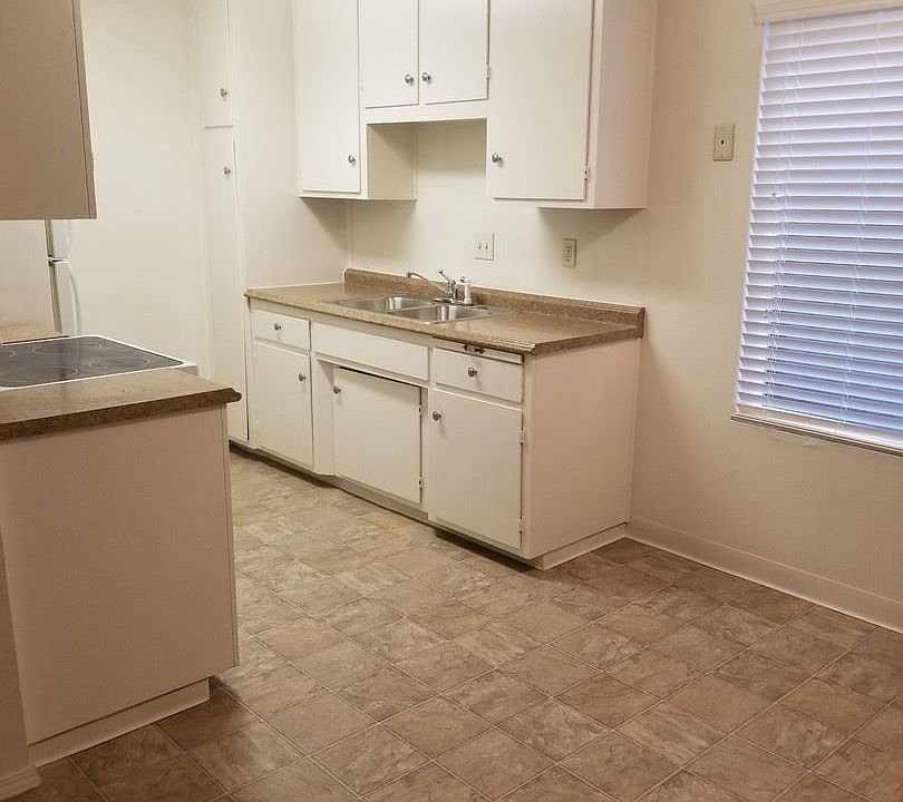 1st image of 612 Delaware St APT E