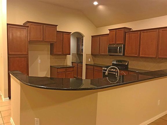 3rd image of 2402 Garden Falls Dr