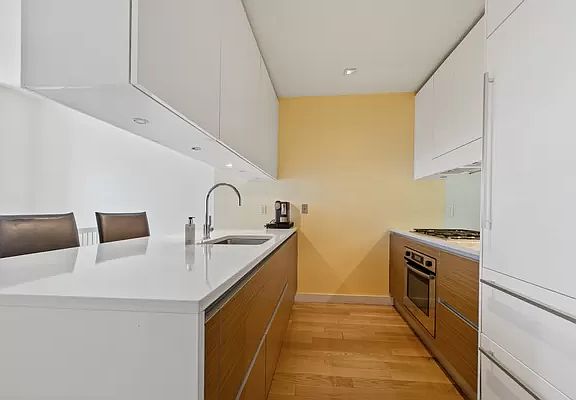 4th image of 555 W 59th St APT 8C