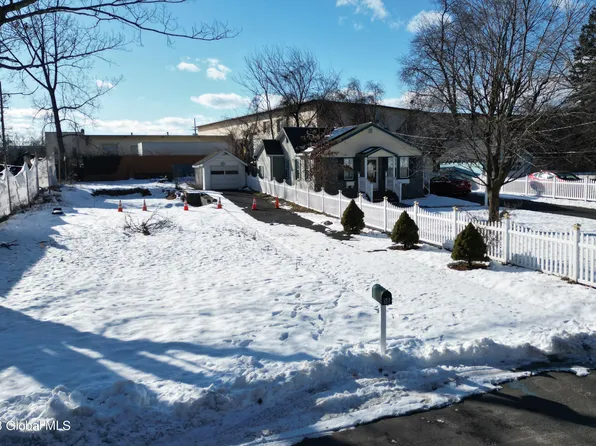 18 Spruce Street, Colonie, NY 12205