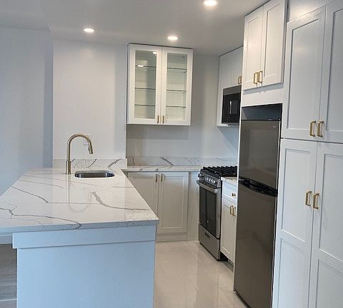 5th image of 1 Irving Pl APT V12h