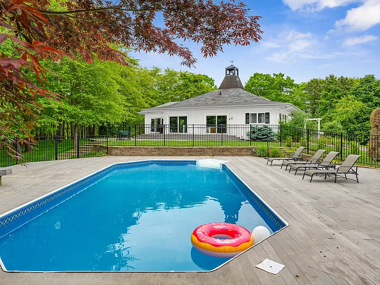 83 Porter Rd — Photo 4