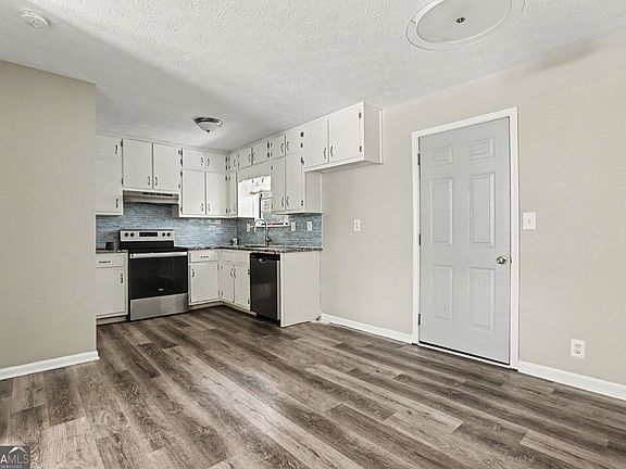 4th image of 2541 Kelly Lake Dr
