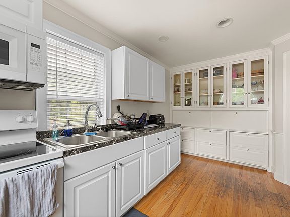 3rd image of 459 Lake Street