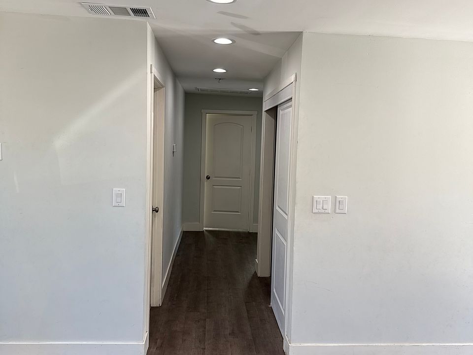 2nd image of 2524 Encinal Ave