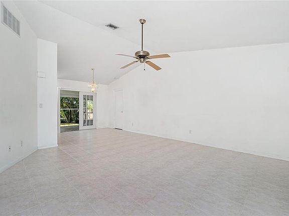 5th image of 11025 Waterford Ave