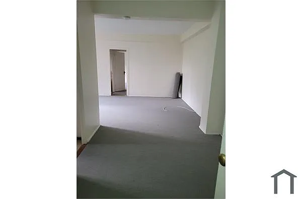 Building Photo - 1563 Metropolitan Ave #5G