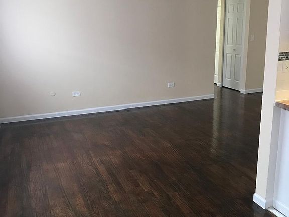 5th image of 6030 N Kenmore Ave APT 204
