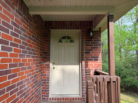 3rd image of 111 E Rock St