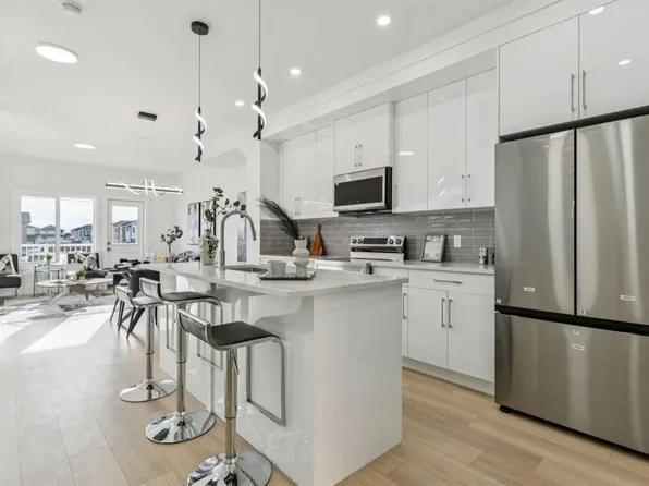 95 N Saddlecrest Cir NE #202, Calgary, AB T3J 0Z2