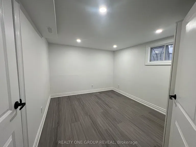 75 Regatta Cres #BASEMENT — Photo 18