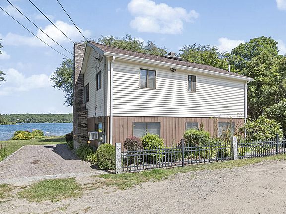 3rd image of 33 Lake Avenue