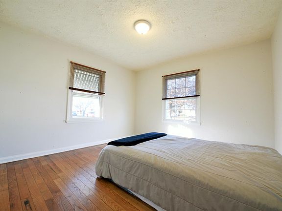 5th image of 1163 Saint Clair Ave