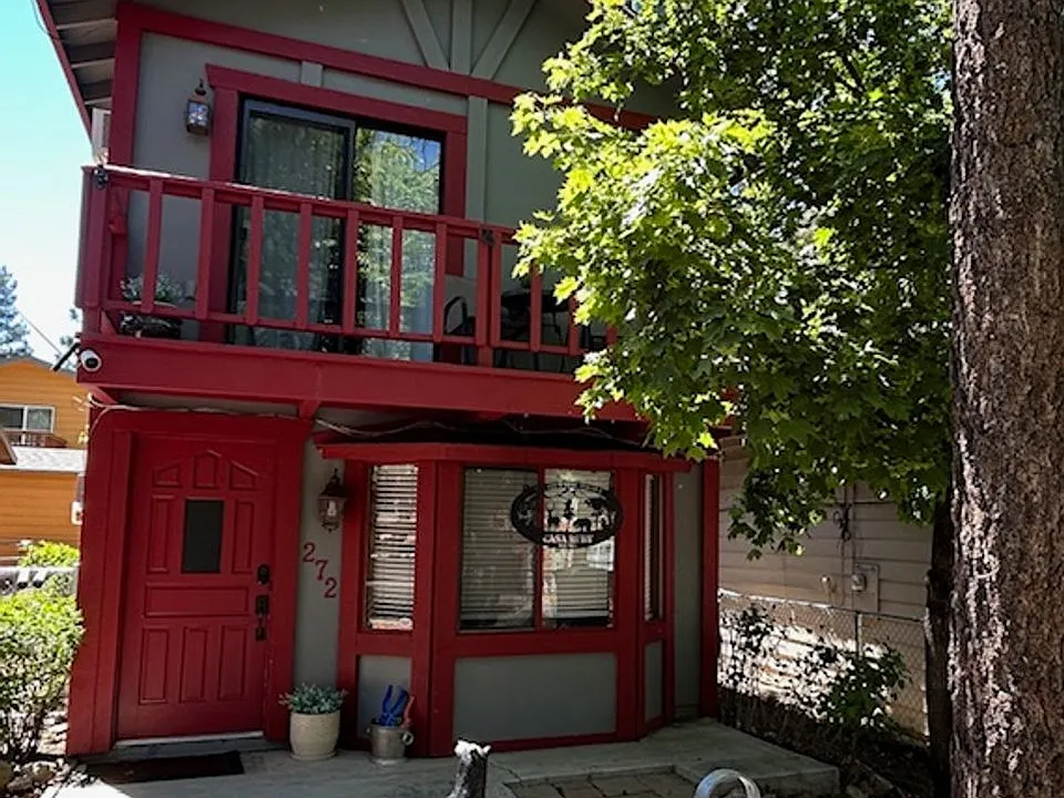 272 Imperial Ave