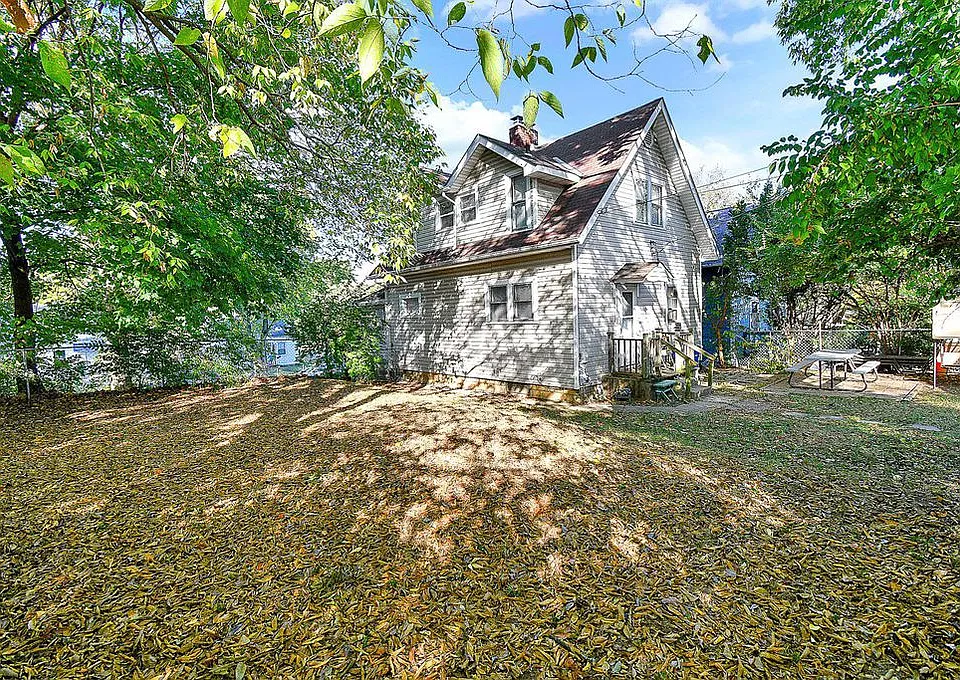 N Eureka Ave