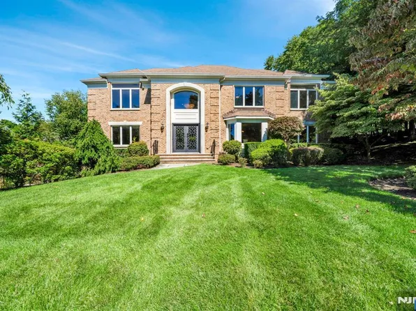 67 Seminary Drive, Mahwah, NJ 07430