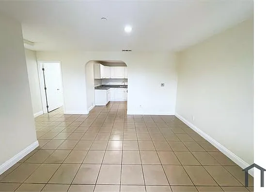 3 bed, $2,995 — Photo 2