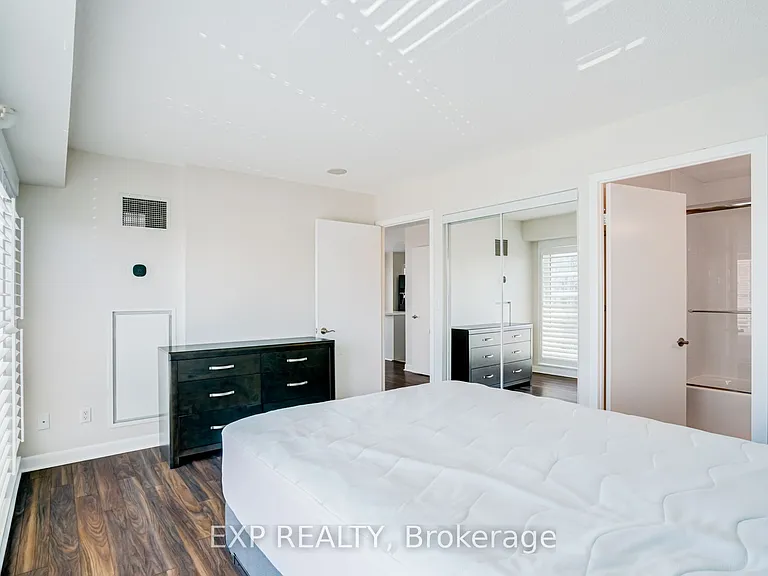 210 Victoria St #Penthouse 09 — Photo 26