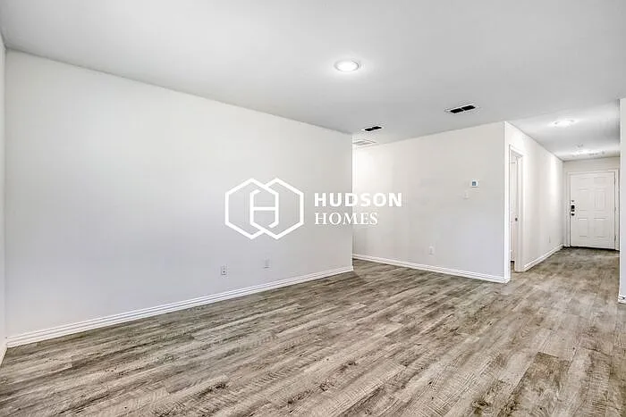 2912 Emma Ln — Photo 4