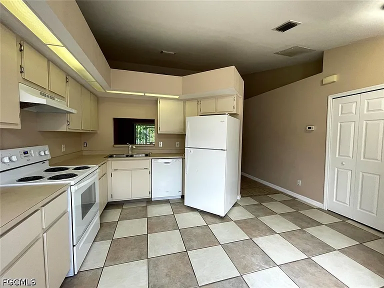 908 W Cape Coral Pkwy #908 — Photo 10