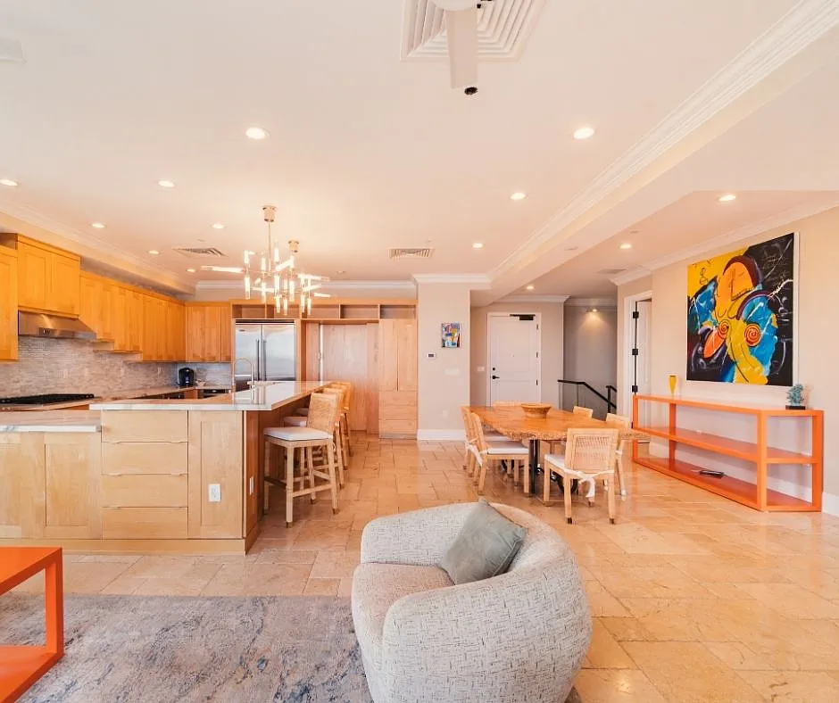 3 bed, 3.5 bath, 2836 sqft, $14,000 — Photo 3