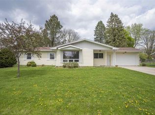 1176 Ridgemont Rd, Waterloo, IA 50701